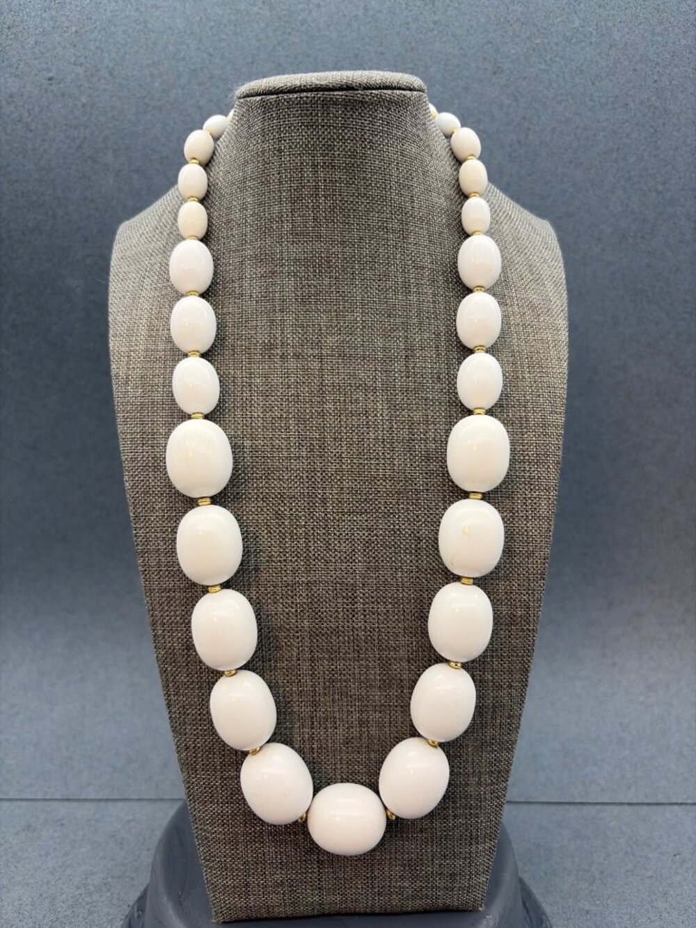 Chunky Beaded Necklace 24 In As Is White Oval Gold Retro Vintage Bold Statement